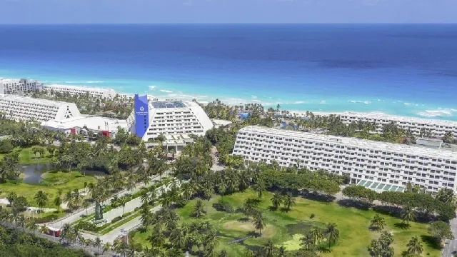 ภาพมุมสูงแกรนด์ โอเอซิส แคนคูน