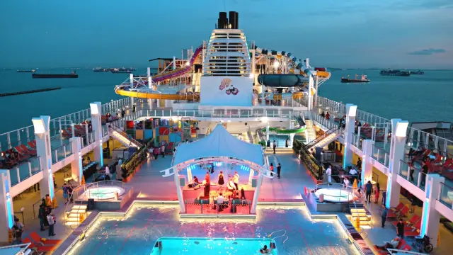 Genting Dream เรือสำราญของ Resorts World Cruises Genting Dream