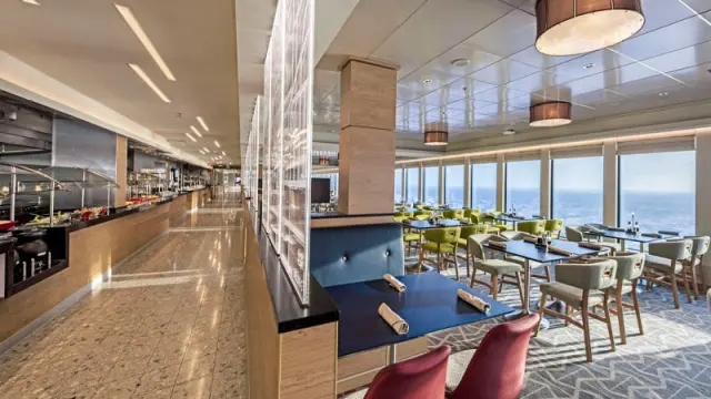 ร้านอาหารบนเรือ Resorts World Cruises Restaurant